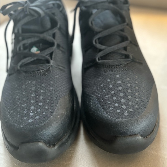 Size 10 ladies safety shoes - only worn twice csa approved …purchased for 110.00 - Picture 2 of 2